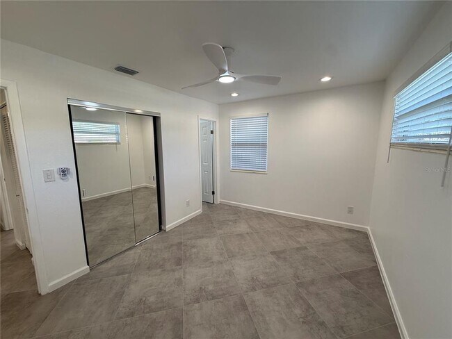 Building Photo - 15573 Bedford Cir E