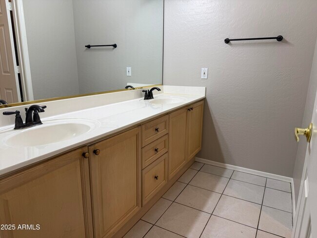 Building Photo - 231 E Krista Way