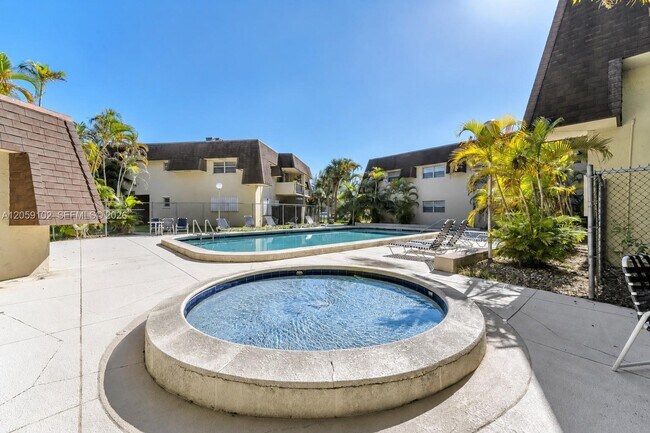 Building Photo - 13710 SW 90th Ave