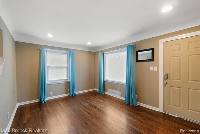 Building Photo - 3602 Elmhurst Ave