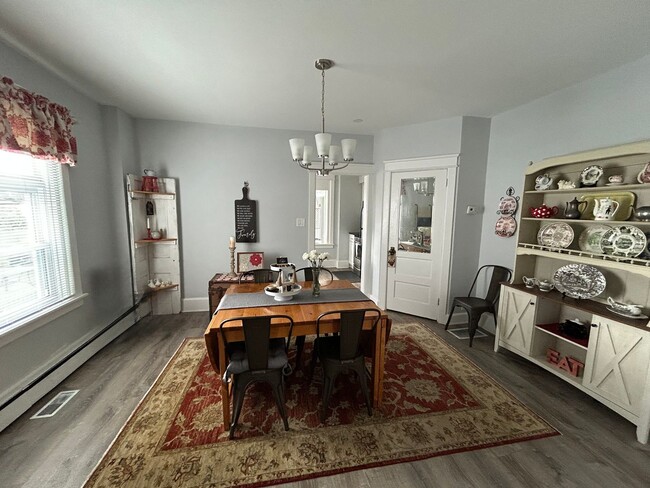 Building Photo - 4 bedroom 2.5 Bath Home in Emmaus