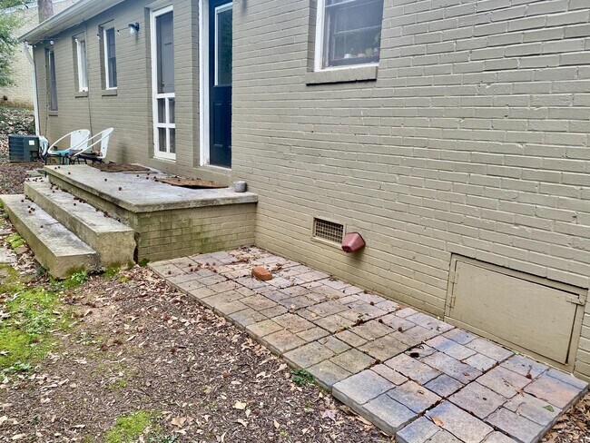 Building Photo - 593 Highland Ave