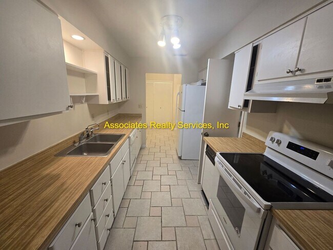 Building Photo - Turkey Creek Condo- Three Bedroom, Two Bath 1840 sf