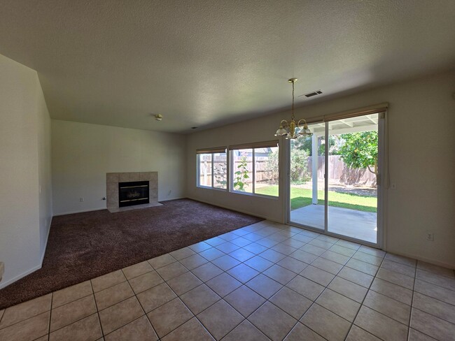 Building Photo - *** Move-In Special $300 OFF 1st Month's R...
