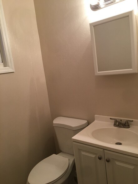 Bathroom with tub\shower - 1509 12th St