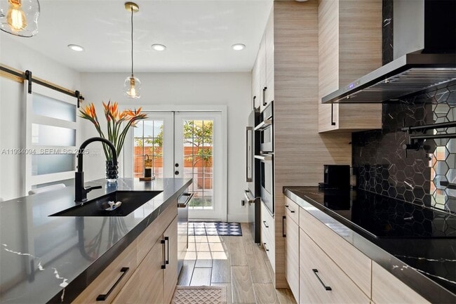 Building Photo - 1363 Biarritz Dr