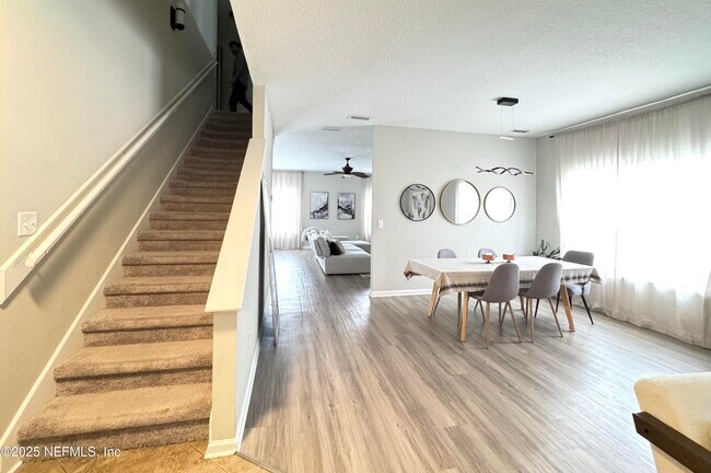 Building Photo - 1674 Hawkins Cove Dr E