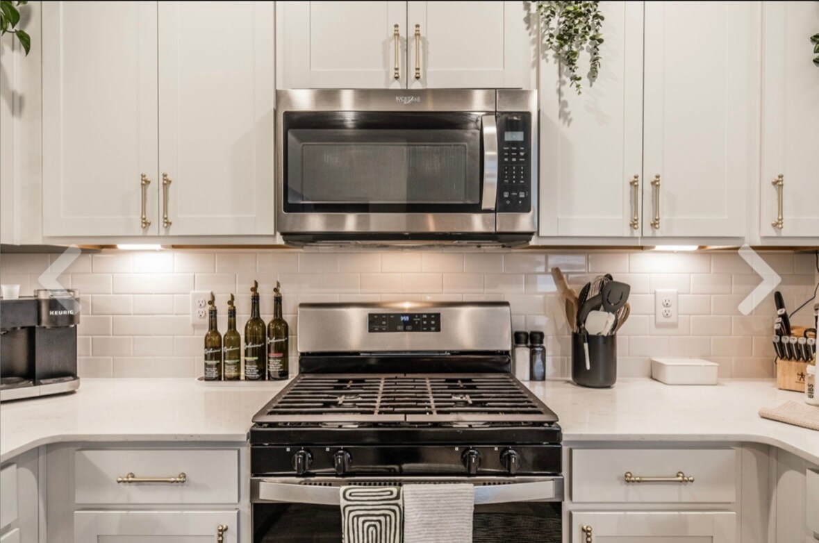 Building Photo - 7355 Lang Ave