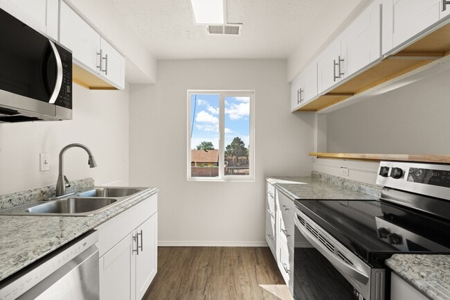 Building Photo - 1730 Arlene Rd SE