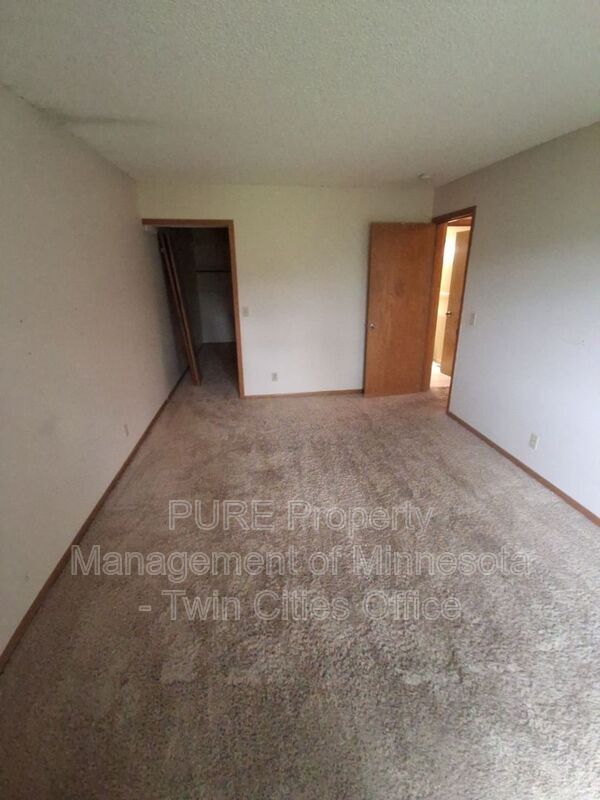 Building Photo - 3327 Arcade St S