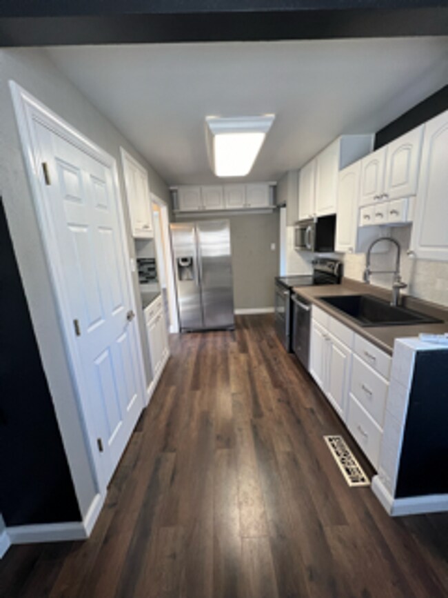 Building Photo - 10517 St Matthew Ln