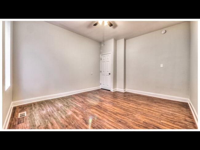 Building Photo - 810 Brooks Ln