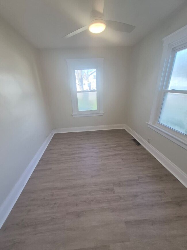 Building Photo - 2765 Alexandria Ave