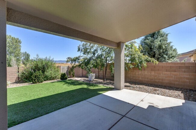 Building Photo - 5879 N Bronco Ln