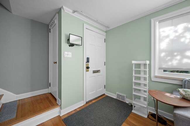 Building Photo - Furnished Rental in Shadyside