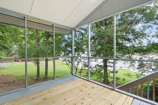 Building Photo - 3 Bedroom Contemporary Carolina Trace Home...