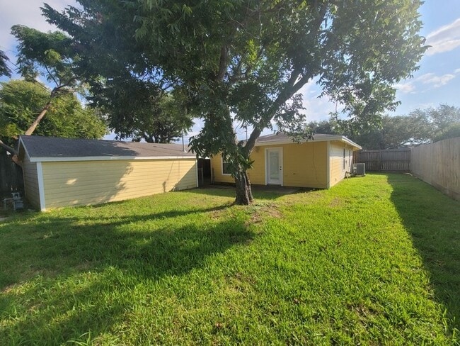 Building Photo - 1523 Campbell Ln