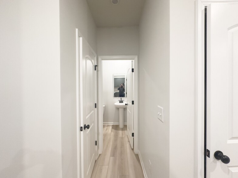 Building Photo - 5224 Kinsbridge Dr