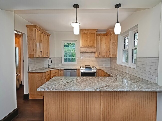 Building Photo - 5519 Howe St