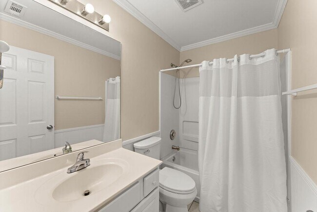 Building Photo - 2309 Wickingham Dr NE