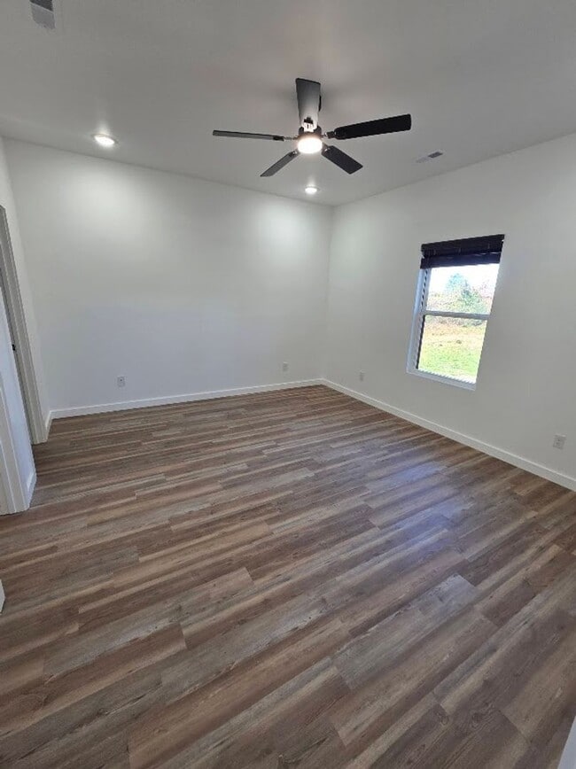 Building Photo - Modern New Construction 3 Bedroom Home with Porches in Crossville