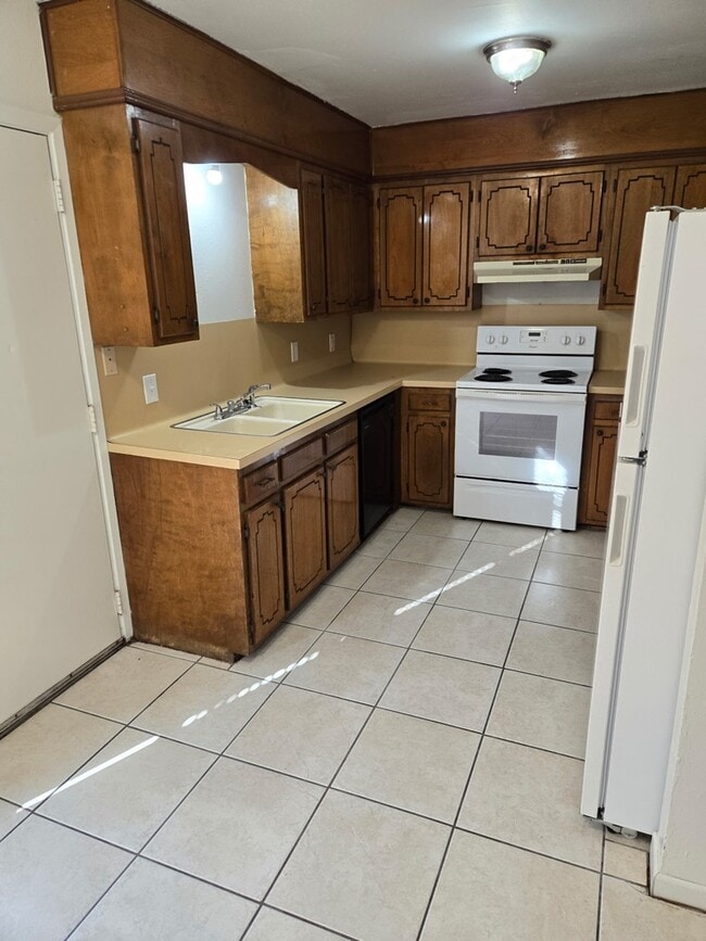 Building Photo - 127 Regency Ave