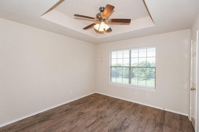 Building Photo - 9201 Brodie Ln