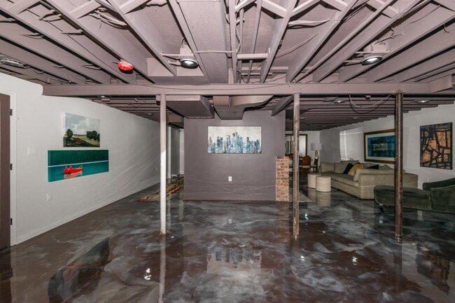 Building Photo - 16615 Walcliff Dr