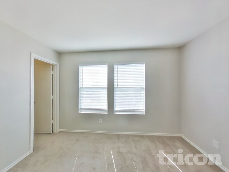 Building Photo - 7715 Shining Glow