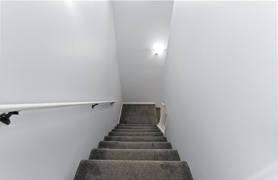 Building Photo - 512 W 12 Mile Rd