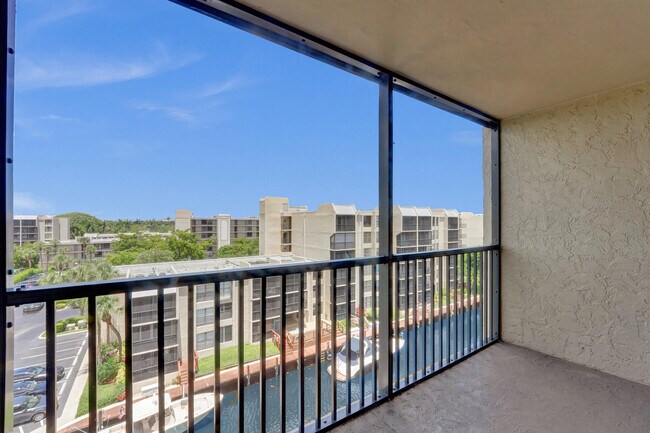 Building Photo - 12 Royal Palm Way