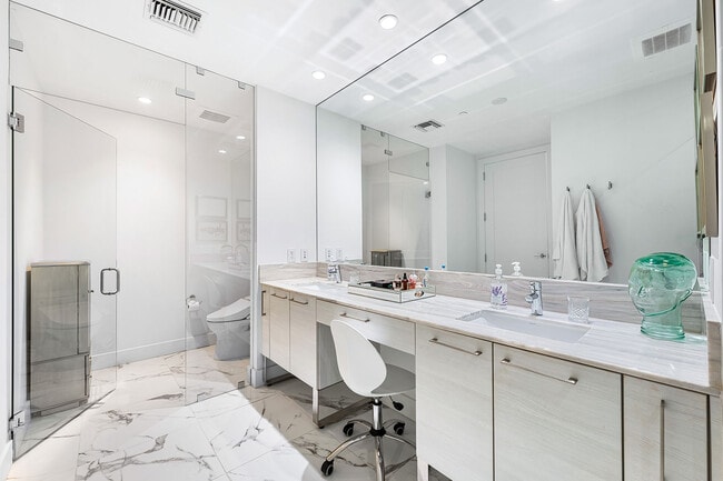 Building Photo - 1155 N Gulfstream Ave