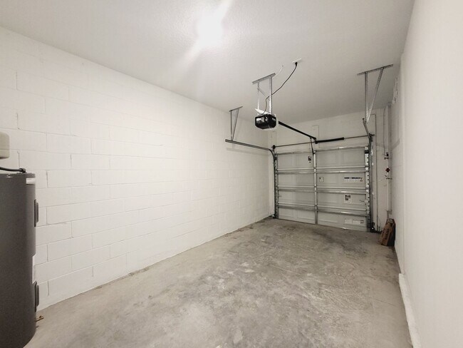 Building Photo - Gorgeous  3/2.5 Townhouse in St. Cloud