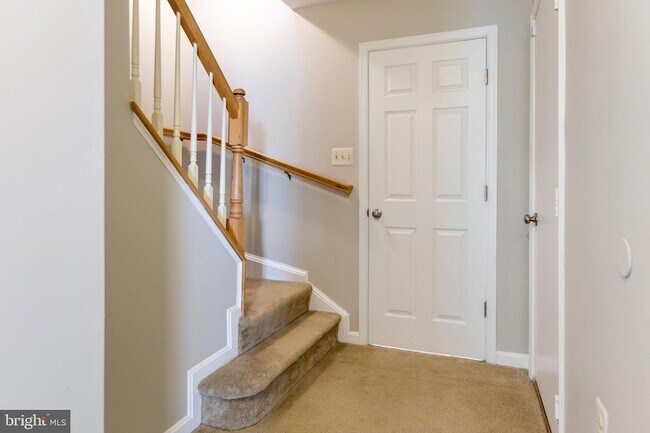 Building Photo - 104 Frazer Dr