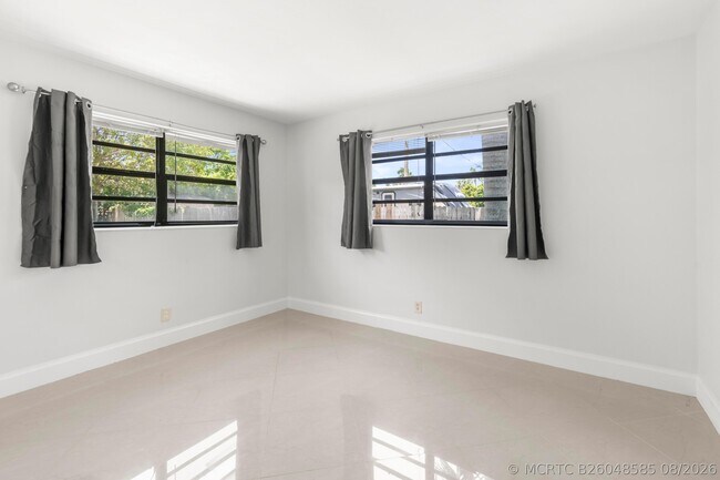 Building Photo - 477 NE 35th St