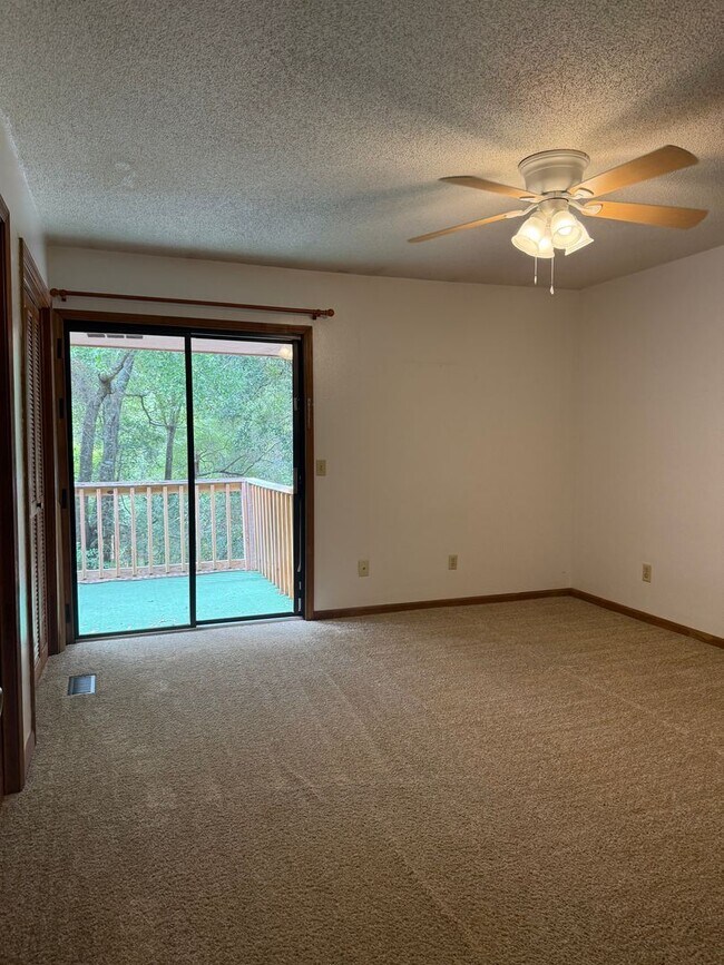 Building Photo - 218 Edith Way