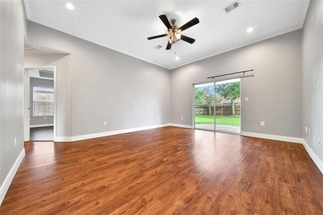 Building Photo - 720 Springwood Dr