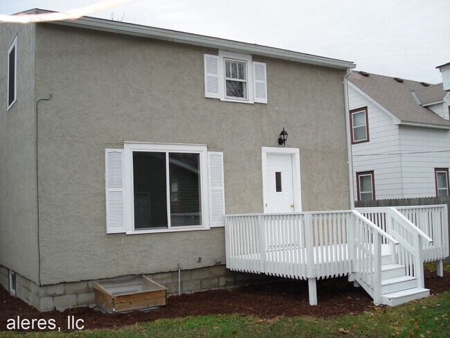 Building Photo - 3 br, 2 bath House - 711 10th Avenue SW