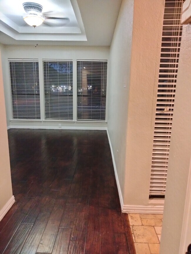 Building Photo - 8 Llano Drive