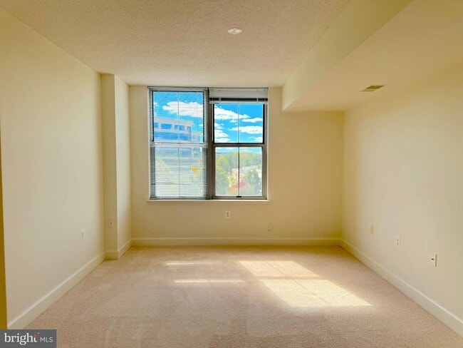 Building Photo - 11800 Sunset Hills Rd
