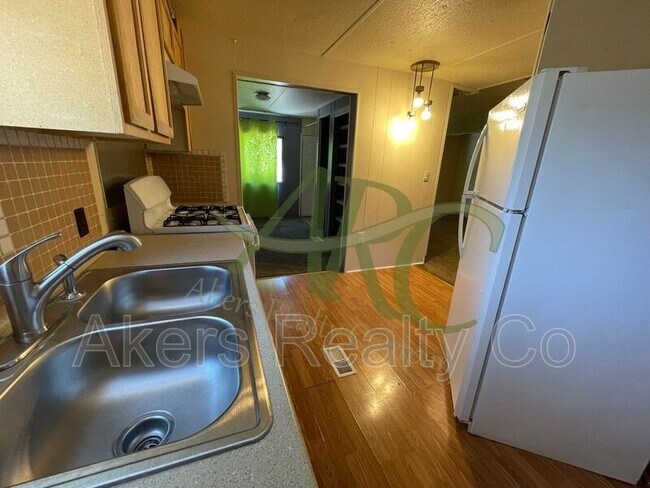 Building Photo - 965 S Blueridge Dr