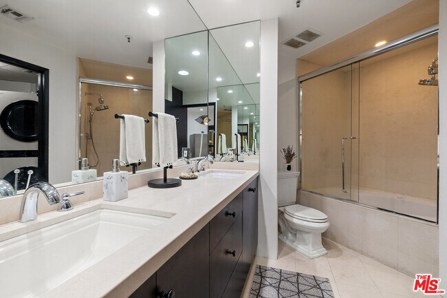 Building Photo - 245 Main St