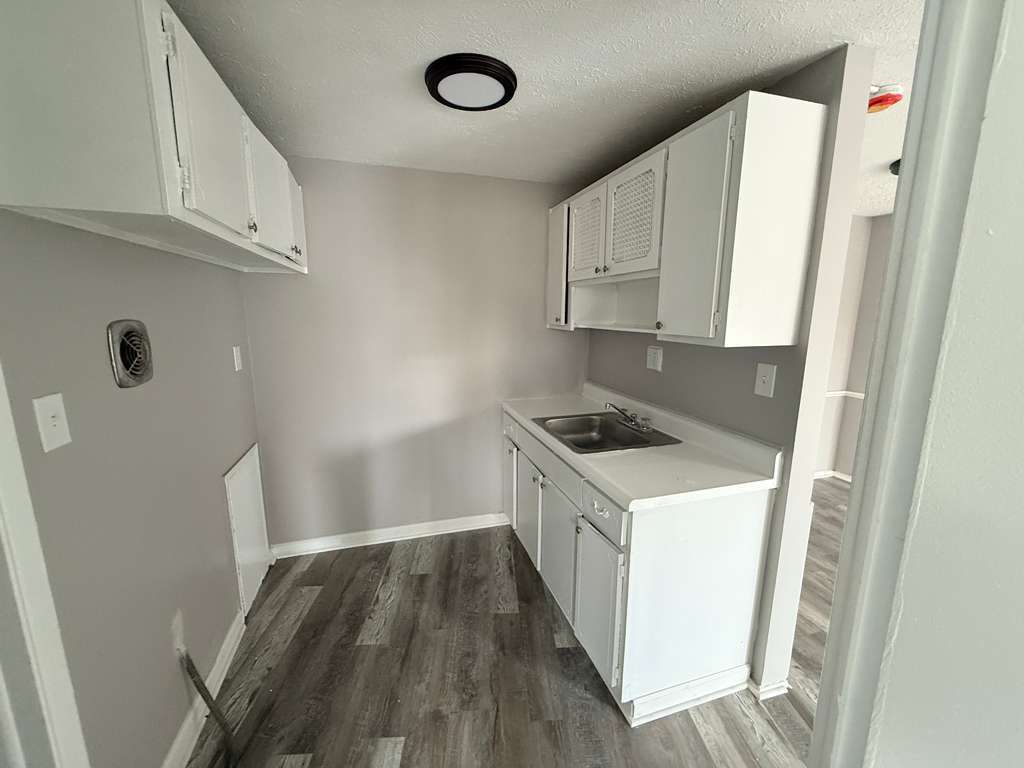 Building Photo - 13444 Euclid Ave