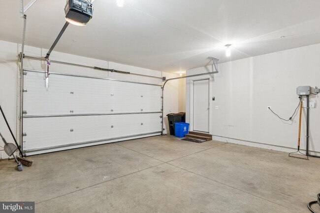 Building Photo - 8091 Red Hook St