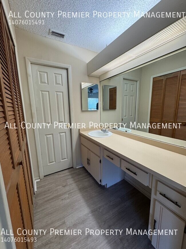 Building Photo - 2264 Greenview Cir