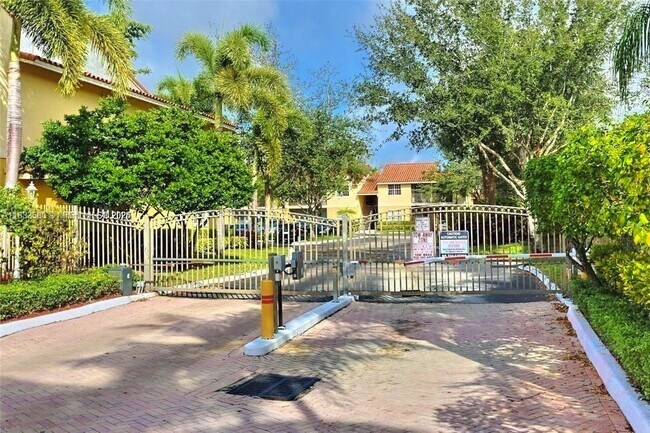 Building Photo - 1283 SW 46th Ave