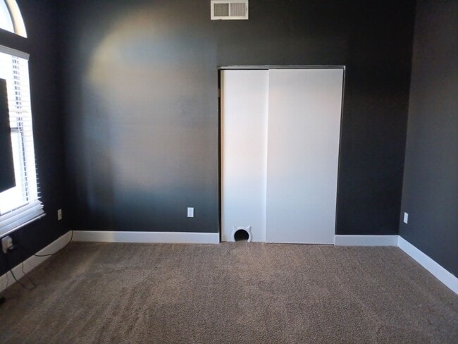 Building Photo - 3 Bedroom, 2 Bathroom Home! Schedule a Showing Today!