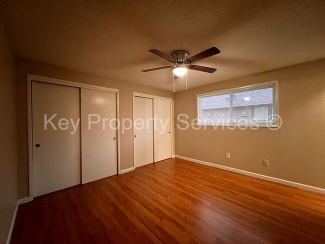 Building Photo - LAJE2