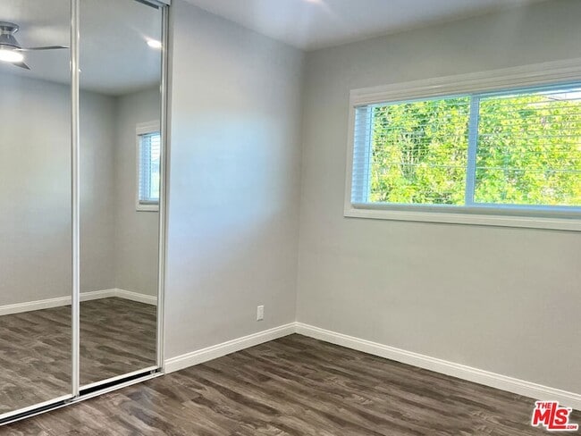 Building Photo - 624 N Toluca Park Dr