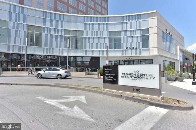 Building Photo - 1101 S Arlington Ridge Rd